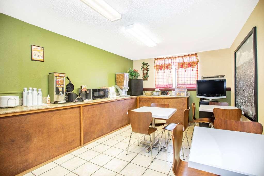 Super 8 By Wyndham Craig Facilidades foto