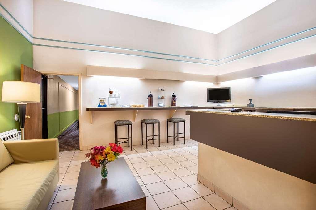 Super 8 By Wyndham Craig Interior foto